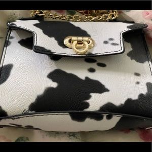 Cow-print mini purse .(SHEIN)